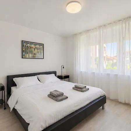 Fortica Garden Apartment, Arena, Free Parking Apartamento