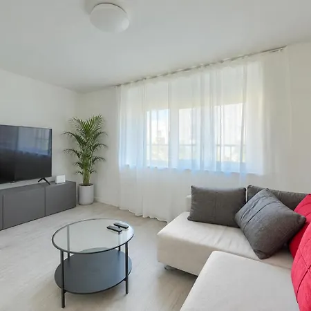 Apartman Fortica Garden Apartment, Arena, Free Parking *